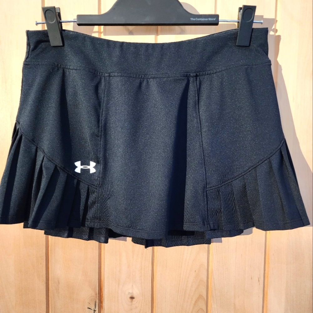 Under Armour black pleated tennis skirt. Size med.